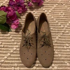 🆕 NWOT Restricted taupe loafers
